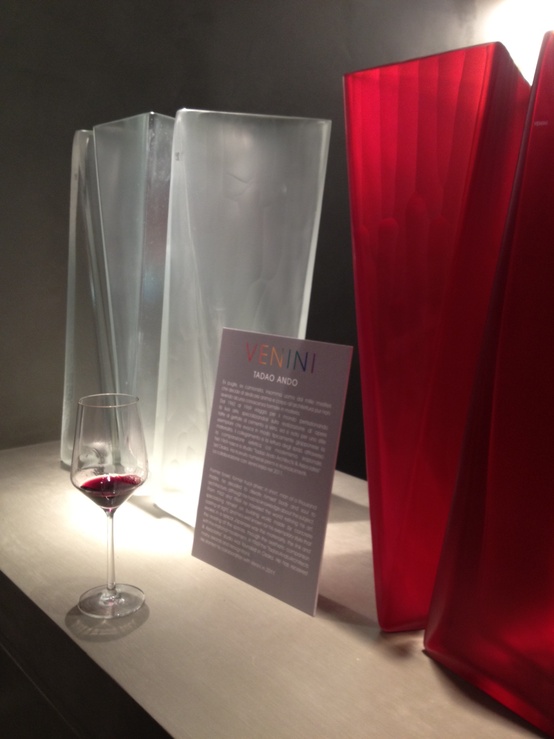 美しい深みのある色。安藤忠雄 x VENINIの作品より目立っていた赤ワイン。