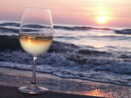 天気予報では暑い週末。あぁ、海辺で美味しいワインが飲みたい！